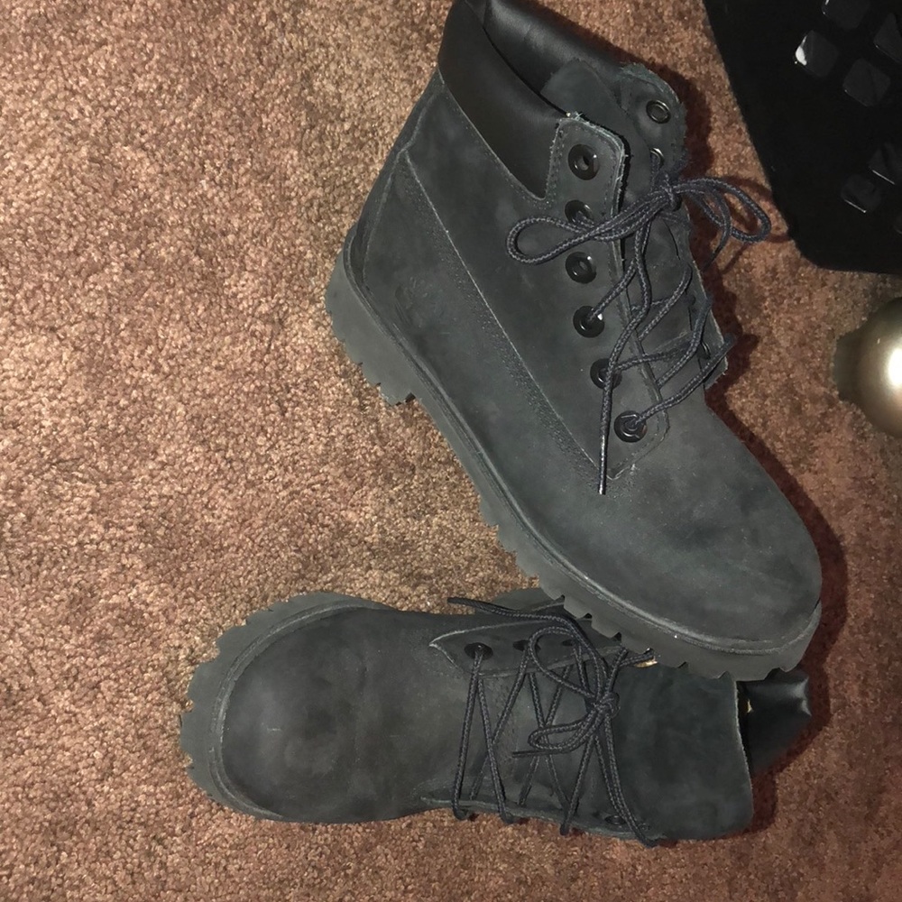 Black Timberlands - Picture 1 of 2